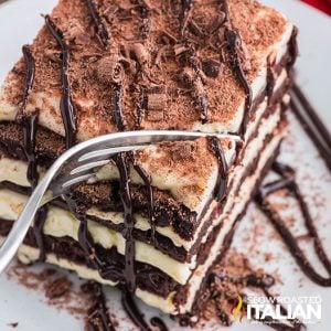 closeup of chocolate lasagna brownie