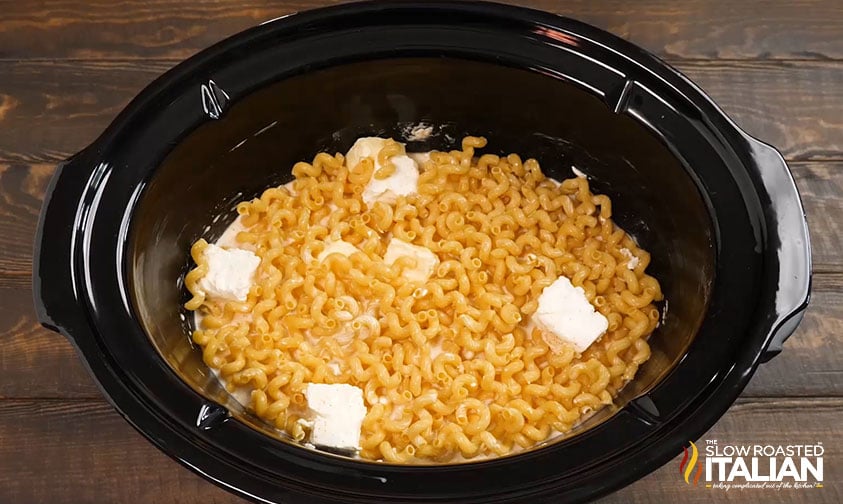 elbow macaroni and cream cheese in crockpot