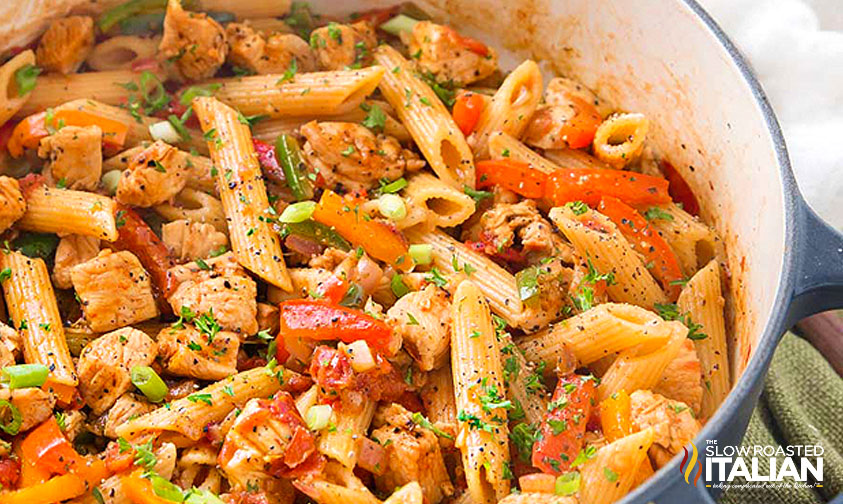 closeup of chicken fajita pasta