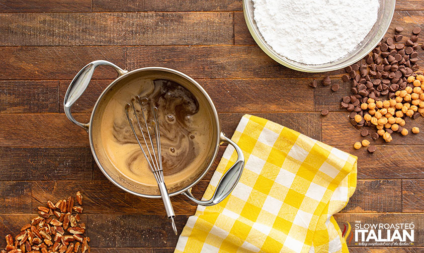 heating caramel frosting for turtle cupcakes