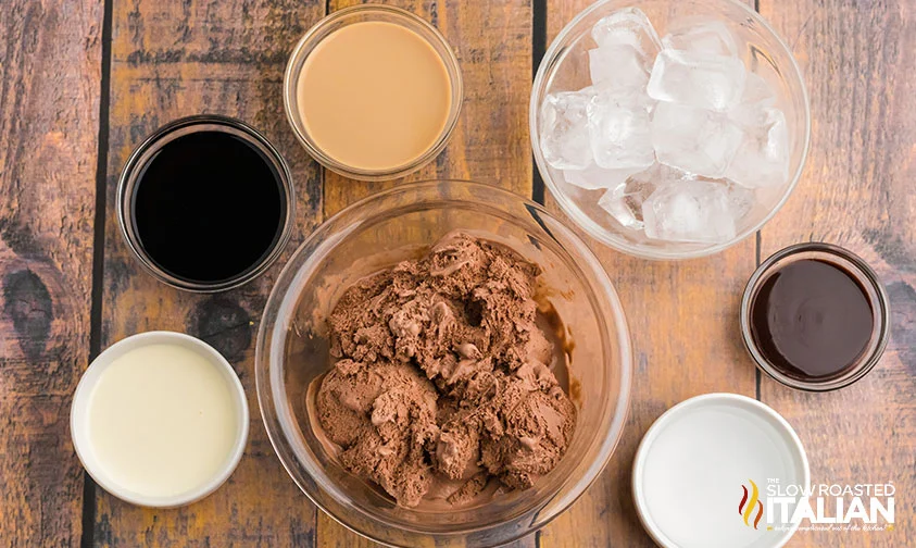 ingredients to make mudslide with ice cream