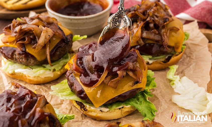 adding bbq sauce to beer burgers