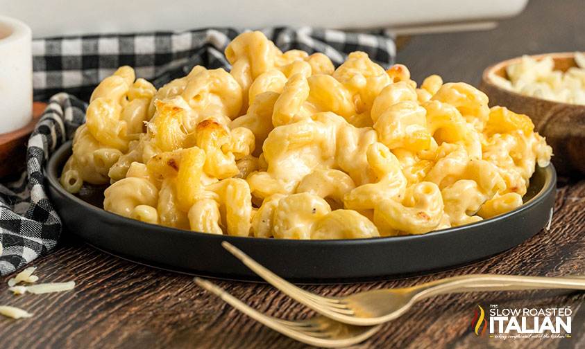tgi fridays mac and cheese on a black plate