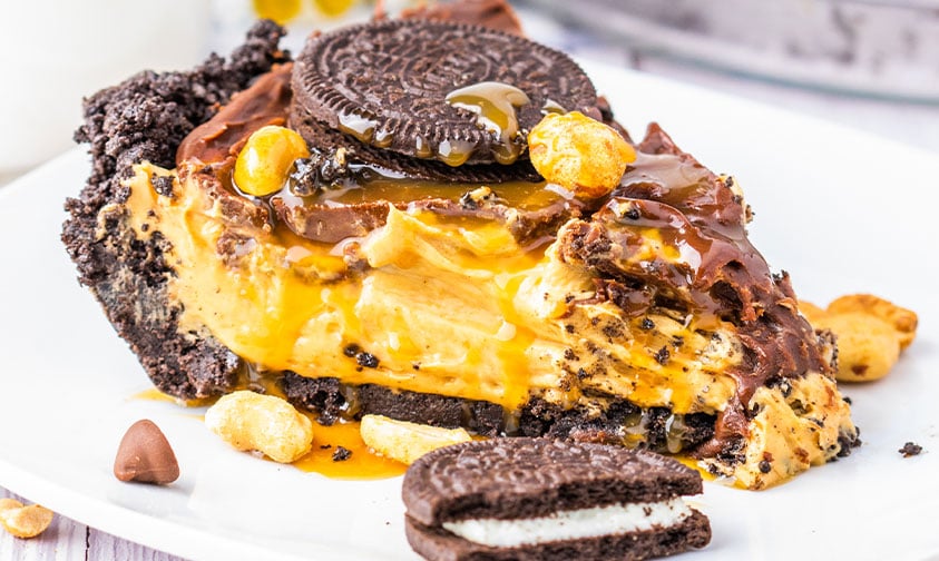 closeup: slice of peanut butter pie with oreos on a plate