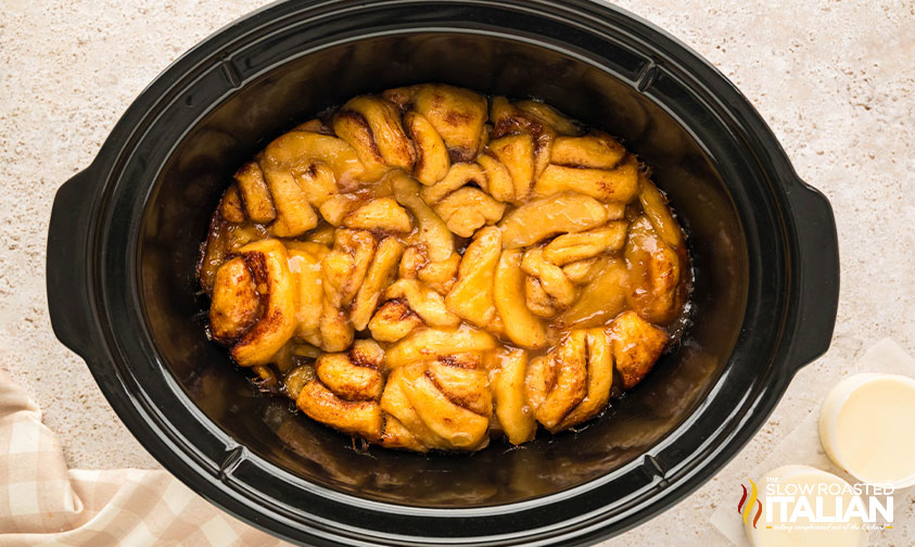 cooked 2 ingredient crockpot cinnamon rolls