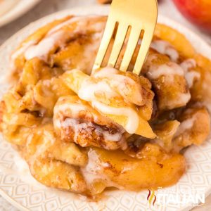 closeup of crockpot apple cinnamon rolls