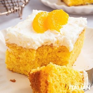 closeup of a slice of pig pickin cake